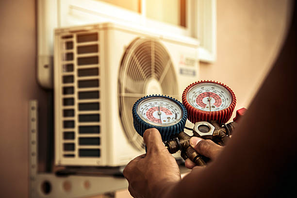 Professional Hvac technician working in Marysville, MI